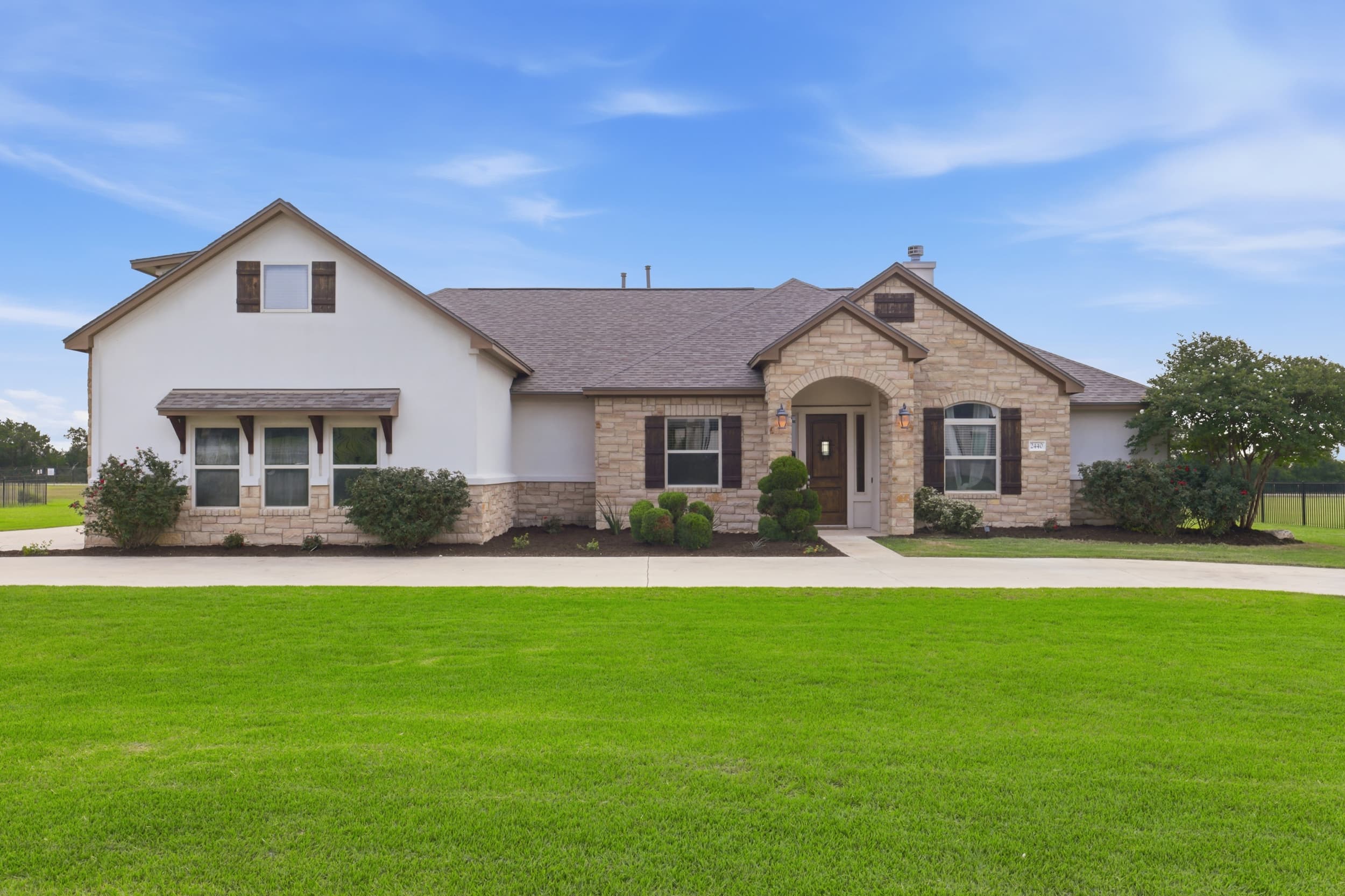 2440 Greatwood Trl photo 2