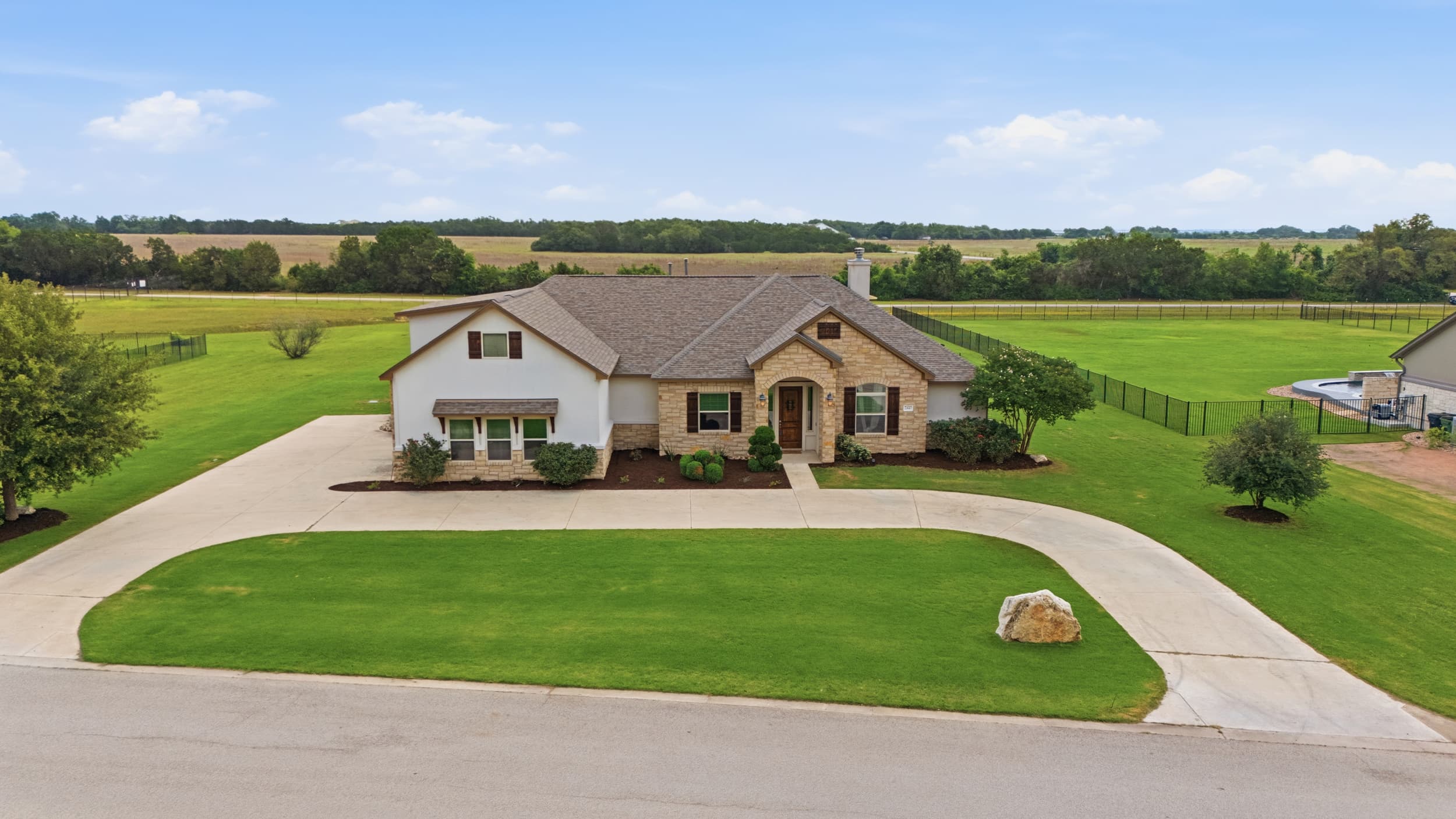 2440 Greatwood Trl photo 1