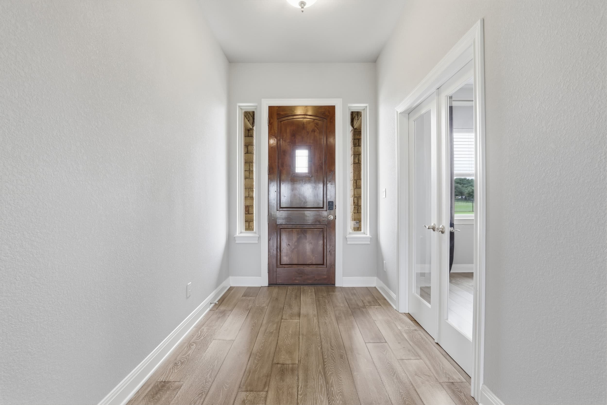 2440 Greatwood Trl photo 3