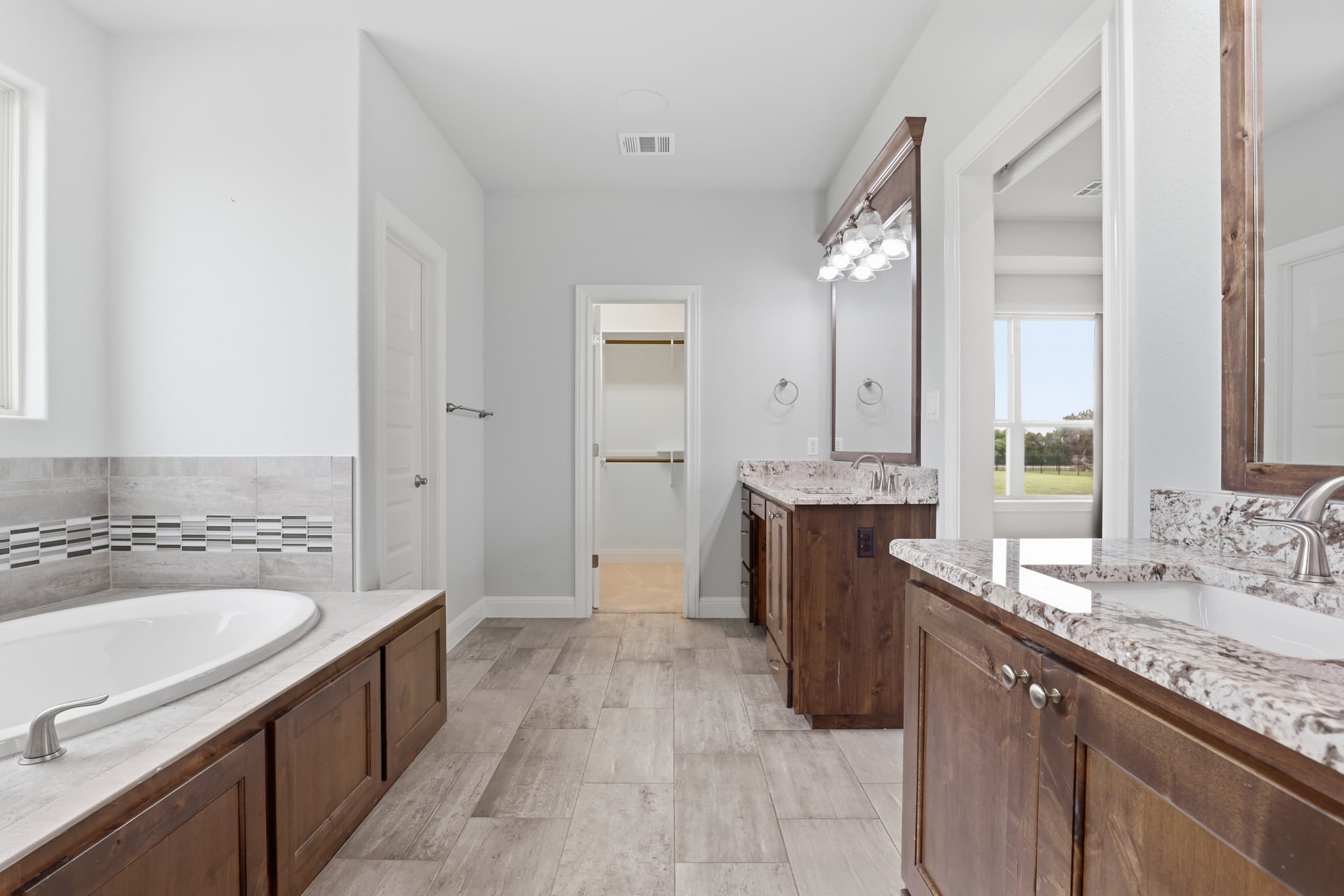2440 Greatwood Trl photo 10